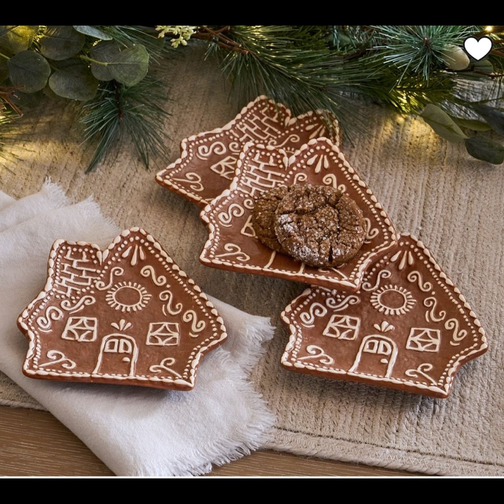 Pottery Barn Gingerbread house plates (set of 4)